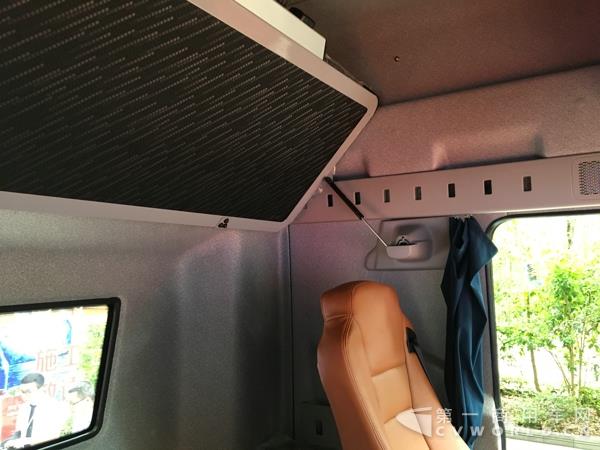 解放新J6 460马力牵引车16.jpg 解放新J6 460马力牵引车16.jpg