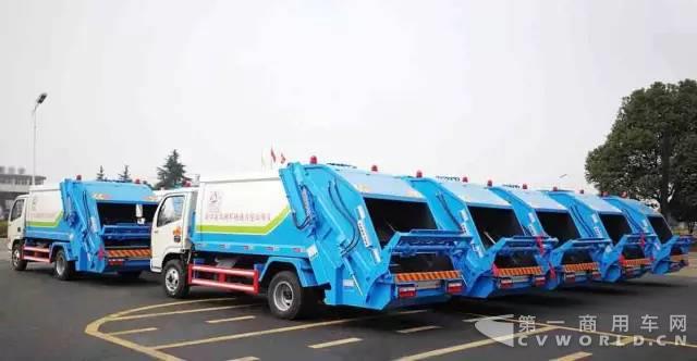 它们是城市清洁精灵,40辆东风轻卡成为重庆街头的一道靓丽风景!3.jpg 它们是城市清洁精灵,40辆东风轻卡成为重庆街头的一道靓丽风景!3.jpg