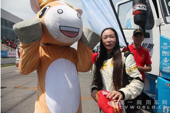 中国卡赛唯一女赛车手——陈彦君.jpg 中国卡赛唯一女赛车手——陈彦君.jpg