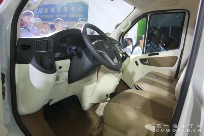 福田图雅诺智能环境车驾驶室.jpg 福田图雅诺智能环境车驾驶室.jpg