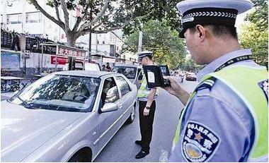 交警.jpg 交警.jpg