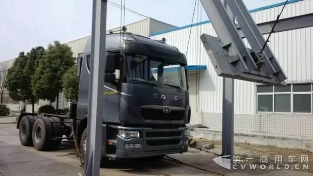 通过了欧盟认证和欧洲技术标准的正面、侧面碰撞试验,抗撞击和外力压迫能力极强.jpg 通过了欧盟认证和欧洲技术标准的正面、侧面碰撞试验,抗撞击和外力压迫能力极强.jpg