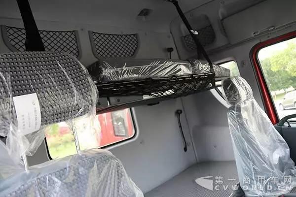 (三)驾驶室内饰1.jpg (三)驾驶室内饰1.jpg