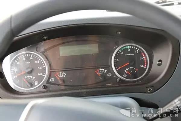 (三)驾驶室内饰3.jpg (三)驾驶室内饰3.jpg