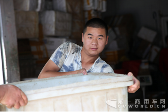 江铃轻卡助力,成就小人物的水产大业务718.png 江铃轻卡助力,成就小人物的水产大业务718.png