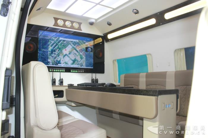 搭载图雅诺底盘的智能环境车.jpg 搭载图雅诺底盘的智能环境车.jpg