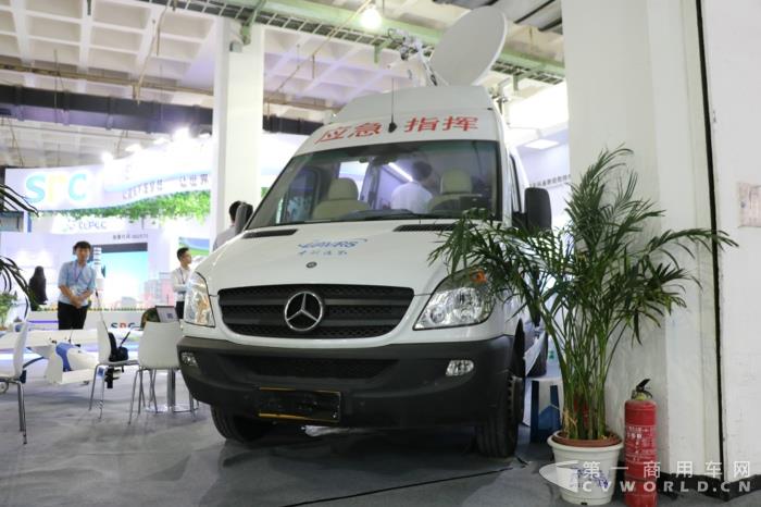 中遥应急监测与指挥车.JPG 中遥应急监测与指挥车.JPG