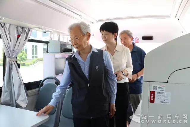 “情系丝绸青海 健康送向高原” 福田欧辉第四代专用医疗车成功交付501.jpg
