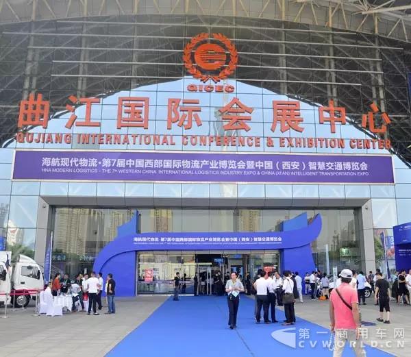 陕汽重卡军团闪耀2017中国西部国际物流产业博览会.jpg 陕汽重卡军团闪耀2017中国西部国际物流产业博览会.jpg