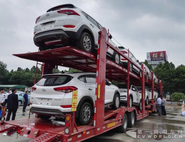 欧曼中置轴轿运车4.jpg 欧曼中置轴轿运车4.jpg