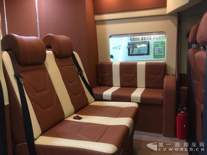 江淮星锐底盘改装的克劳德房车1.jpg 江淮星锐底盘改装的克劳德房车1.jpg