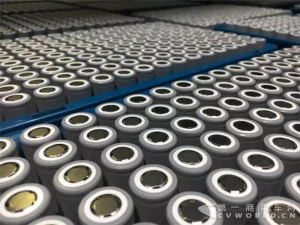 三元锂电池还是磷酸铁锂电池 动力电池到底应该用哪种?.jpg 三元锂电池还是磷酸铁锂电池 动力电池到底应该用哪种?.jpg