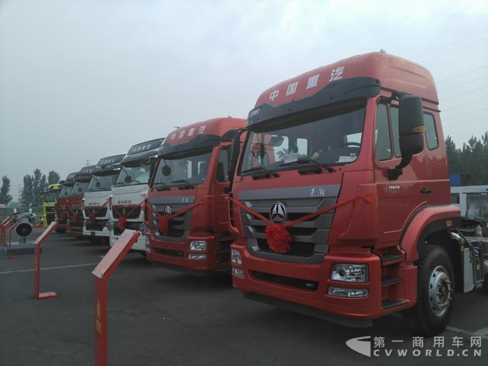 现场展车.jpg 现场展车.jpg
