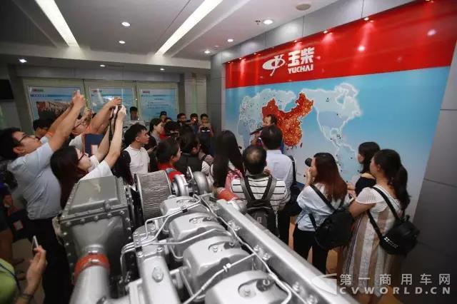 首站玉柴 跟随网络大咖们一同领略广西最先进制造企业风采.jpg 首站玉柴 跟随网络大咖们一同领略广西最先进制造企业风采.jpg