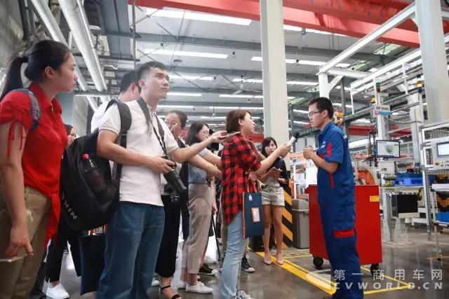 首站玉柴 跟随网络大咖们一同领略广西最先进制造企业风采2.jpg 首站玉柴 跟随网络大咖们一同领略广西最先进制造企业风采2.jpg