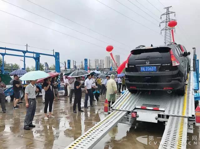 红岩武汉轿运车品鉴会1.jpg 红岩武汉轿运车品鉴会1.jpg