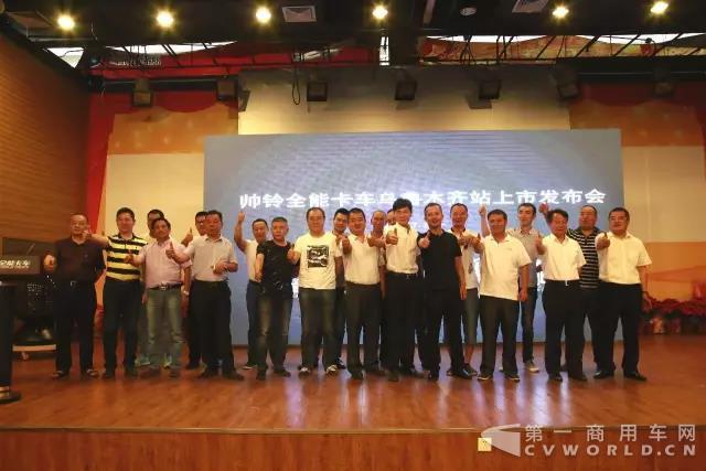 帅铃全能卡车走进新疆.jpg 帅铃全能卡车走进新疆.jpg