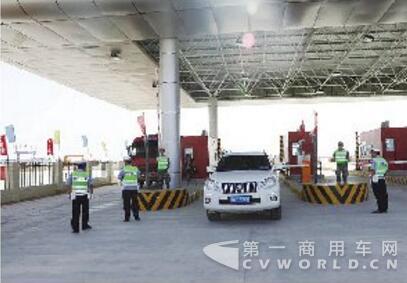 京新高速全线通车 去新疆少走1300公里!1.jpg 京新高速全线通车 去新疆少走1300公里!1.jpg