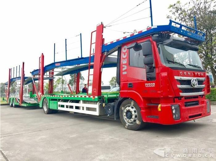 轿运车.jpg 轿运车.jpg