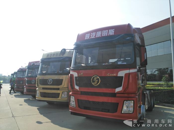 现场展车.jpg 现场展车.jpg