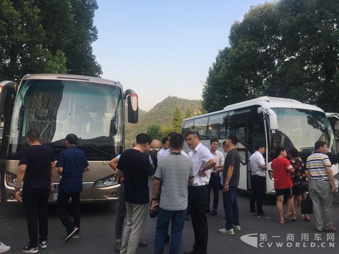 客运企业负责人参观海格客车.jpg 客运企业负责人参观海格客车.jpg
