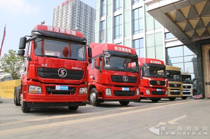 0会场外展车1.jpg 0会场外展车1.jpg