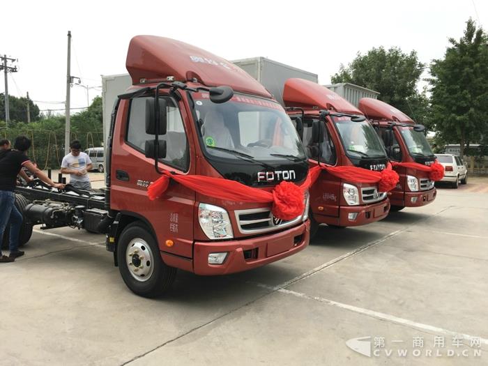 现场展出的满足京V排放标准的奥铃轻卡 (6).jpg 现场展出的满足京V排放标准的奥铃轻卡 (6).jpg