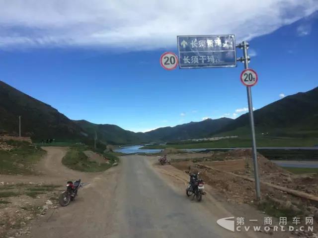 为藏区运输物资献爱心,联合卡车U550助力精准扶贫行动4.jpg
