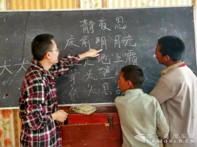 为藏区运输物资献爱心,联合卡车U550助力精准扶贫行动5.jpg 为藏区运输物资献爱心,联合卡车U550助力精准扶贫行动5.jpg