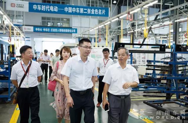 中车全球首发第三代智能驾驶客车与央媒“亲密接触”10.jpg 中车全球首发第三代智能驾驶客车与央媒“亲密接触”10.jpg