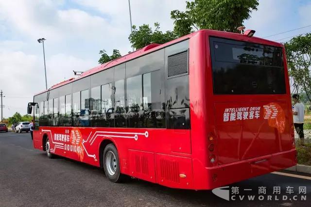 中车全球首发第三代智能驾驶客车与央媒“亲密接触”8.jpg 中车全球首发第三代智能驾驶客车与央媒“亲密接触”8.jpg