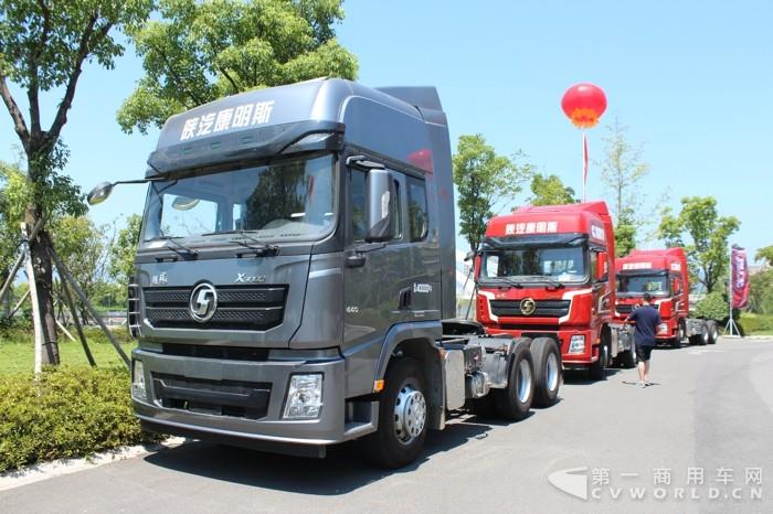 现场展车.jpg 现场展车.jpg