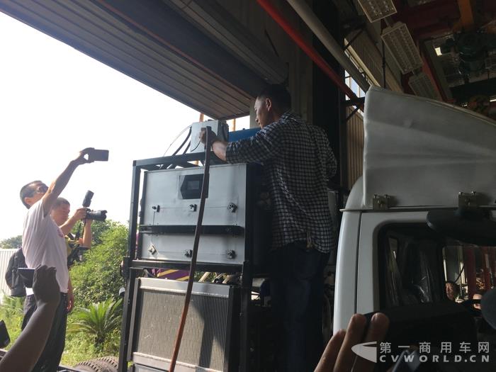 全球首辆水氢燃料汽车诞生8.jpg 全球首辆水氢燃料汽车诞生8.jpg