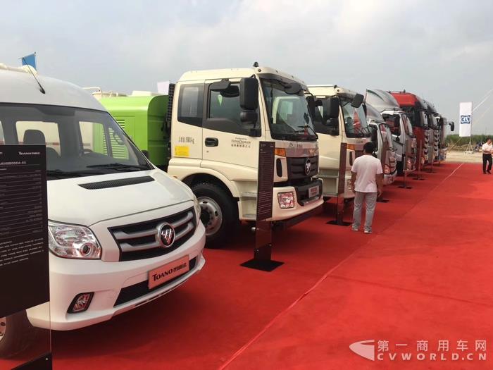 现场展车.jpg 现场展车.jpg