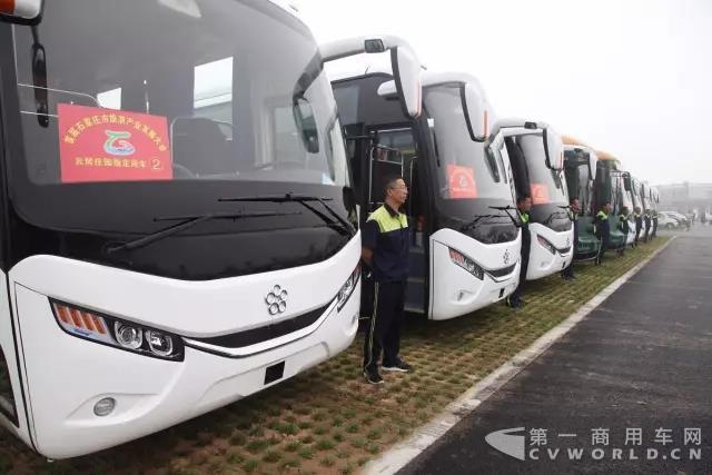 银隆客车荣膺石家庄市旅游产业发展大会指定用车.jpg 银隆客车荣膺石家庄市旅游产业发展大会指定用车.jpg