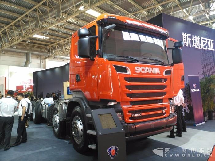 配备V8发动机的R系列大吨位水罐泡沫消防车专用底盘R620 8x41.jpg 配备V8发动机的R系列大吨位水罐泡沫消防车专用底盘R620 8x41.jpg