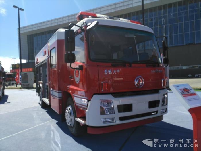 采用东风天锦底盘的泡沫消防车.jpg