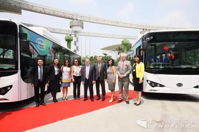 智利前总统见证比亚迪电动公交谱写拉美新篇章2.jpg 智利前总统见证比亚迪电动公交谱写拉美新篇章2.jpg