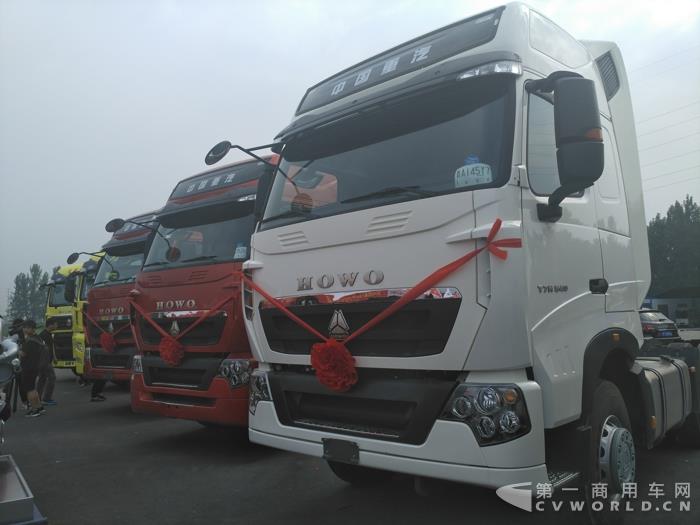 现场展车1.jpg 现场展车1.jpg