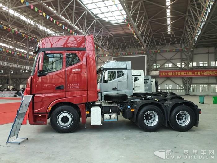 现场展车.jpg 现场展车.jpg