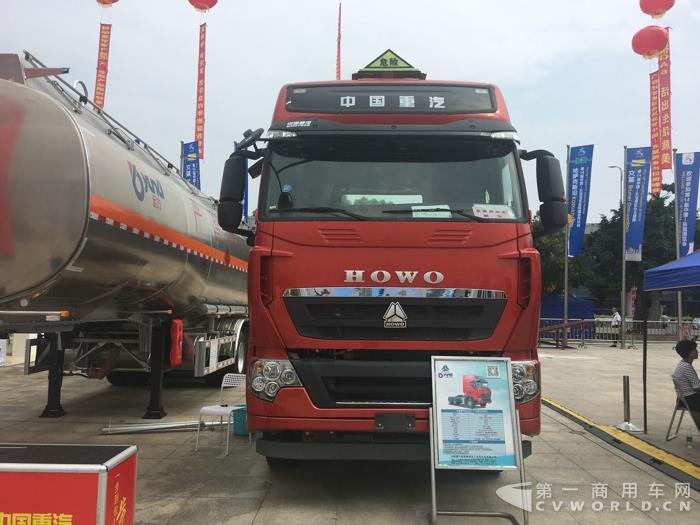 重汽HOWO-T7H牵引车.jpg 重汽HOWO-T7H牵引车.jpg