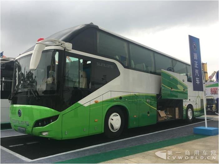 源正SLK6120双风挡客车.jpg 源正SLK6120双风挡客车.jpg