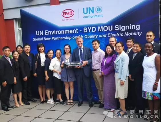 联合国环境署与比亚迪签约:共同推动全球电动出行1.jpg 联合国环境署与比亚迪签约:共同推动全球电动出行1.jpg