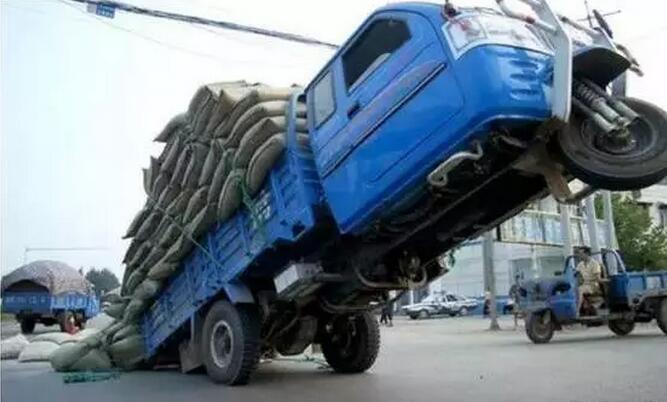 如此拉货的神车 老司机这可“驶”不得!我和我的小伙伴都看呆了 10.jpg 如此拉货的神车 老司机这可“驶”不得!我和我的小伙伴都看呆了 10.jpg