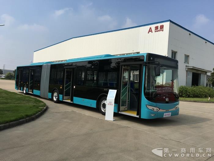 北汽长江18米BRT公交车 (2).jpg