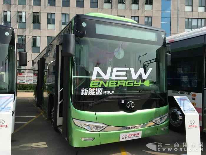 北汽长江BJ6101B21EV纯电动公交车 (2).jpg