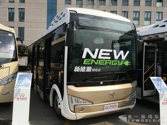 北汽长江BJ6821B11EV纯电动公交车 (2).jpg