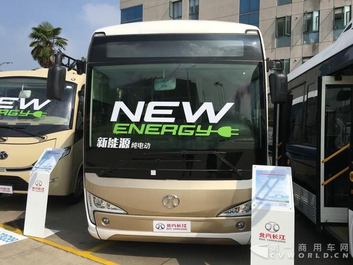 北汽长江BJ6821B11EV纯电动公交车.jpg