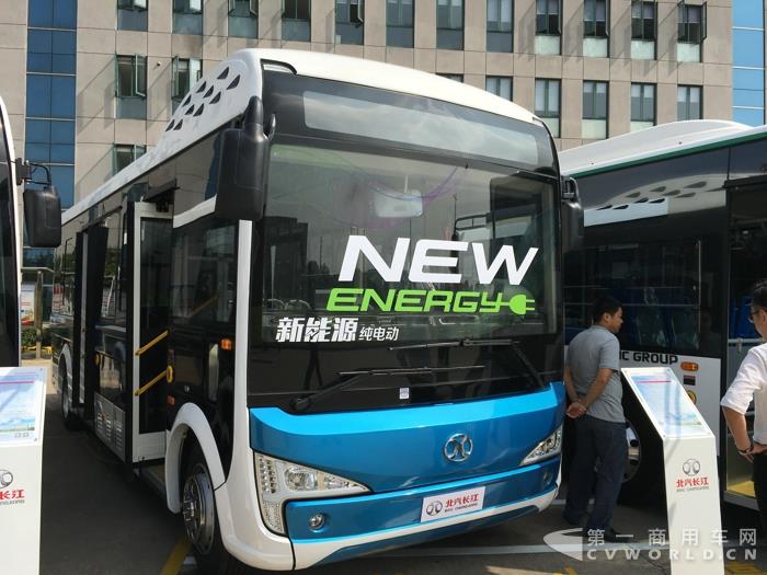 北汽长江BJ6821B21EV纯电动公交车.jpg