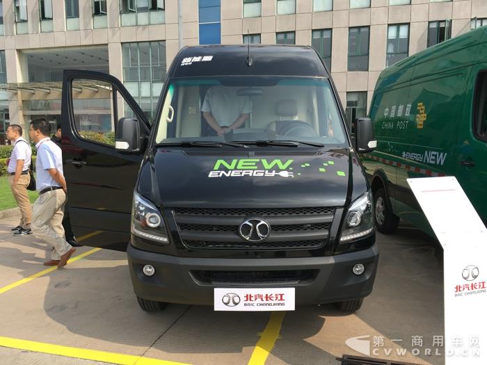 北汽长江纯电动发电服务车.jpg